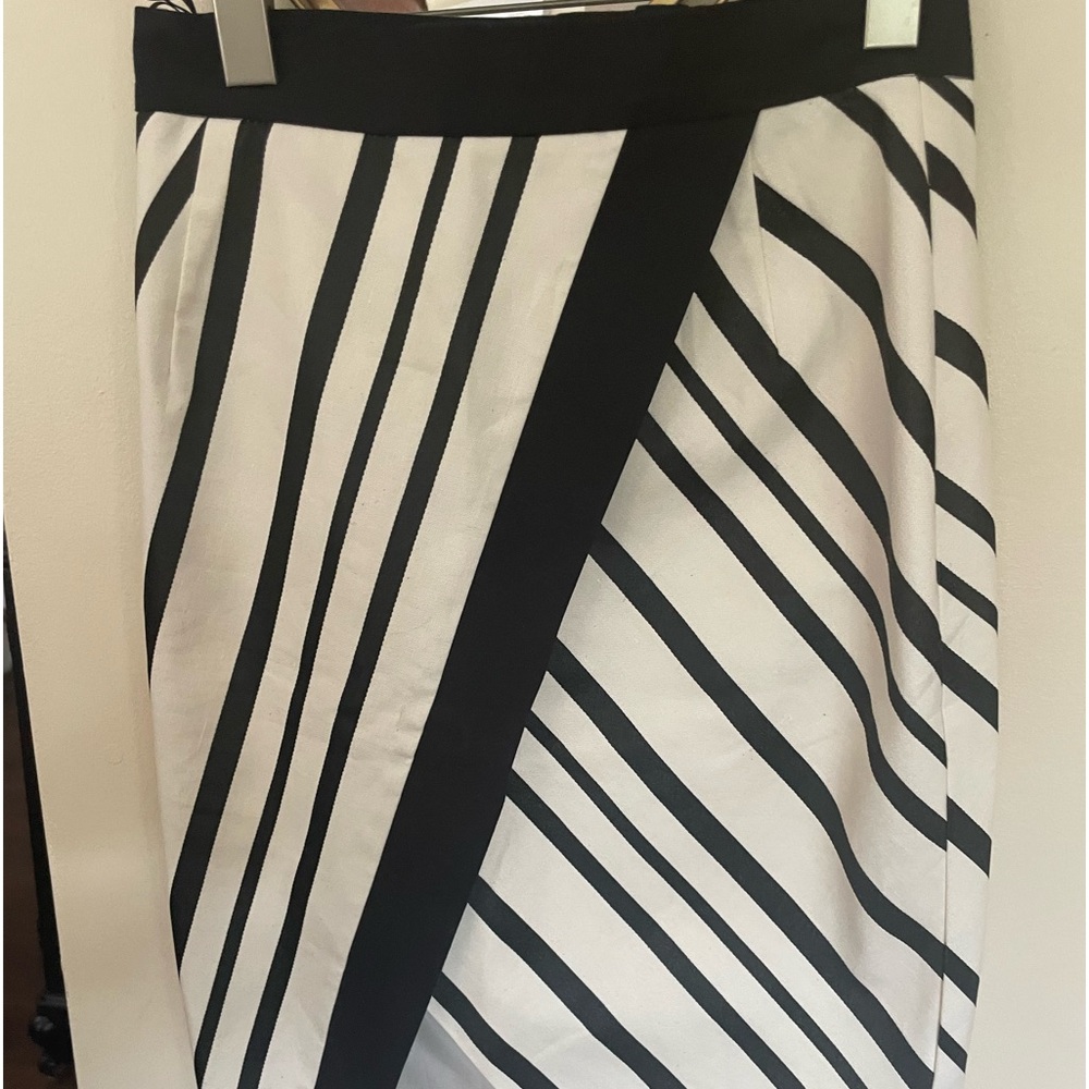 H&M -Isabel Marant Blk/Cream-asymmetrical front-black waist band-Knee length 4